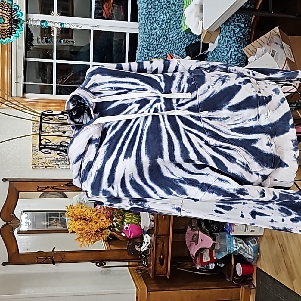 LUCKY BRAND TIE-DYED SWEAT SHIRT RELAXED FIT SIZE XS FITS LIKE SM TO MED - Picture 4 of 6